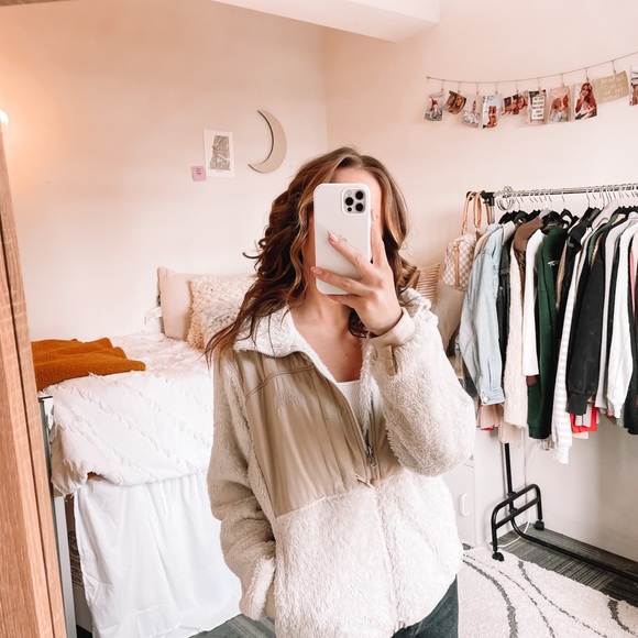 North Face Cream Zip Up Fleece!! - Picture 6 of 10